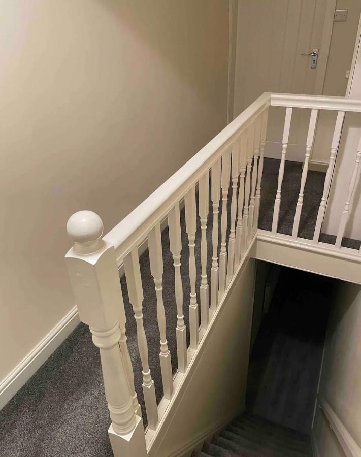 Ensuite Room, Hotel Standard. Close To Crewe Train Station Exterior photo
